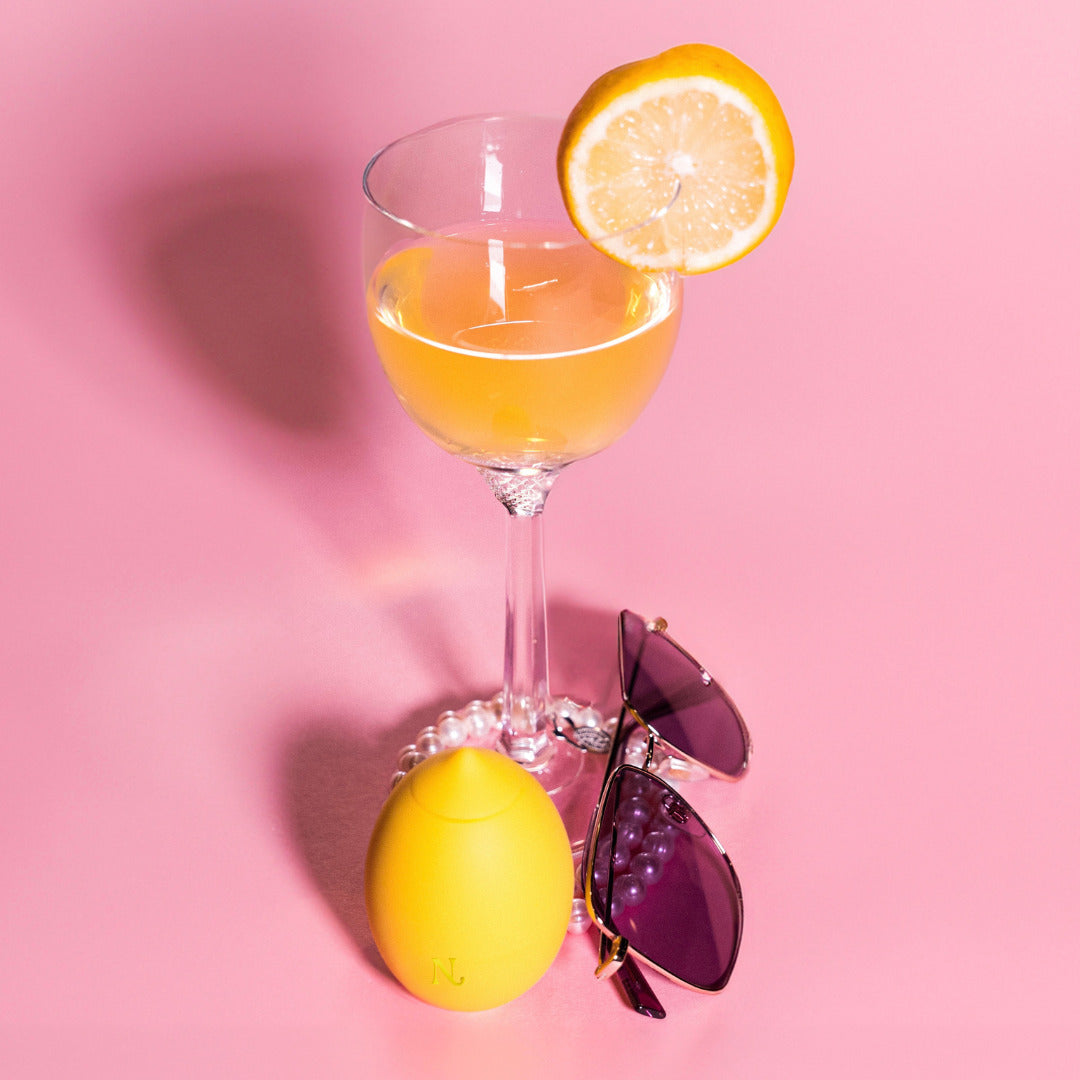 Lemon Clitoral Vibrator — in carica